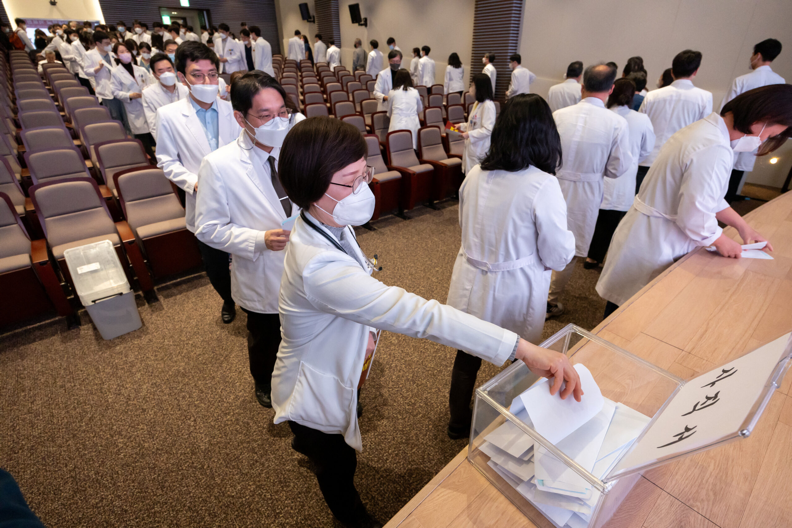 Mass Failures Confirmed for Medical Students in South Korea